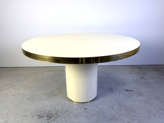 Lacquered wood and brass round dining table, 1970s, Eettafels, Hout, Messing, Crème, Modern (foto 10 van 10)