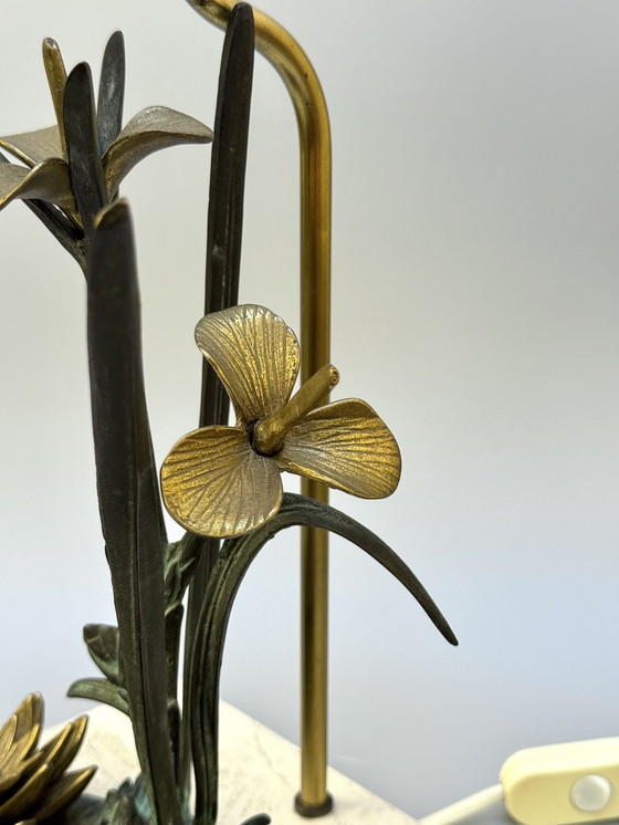 Image 1 of Lámpara de nenúfar de bronce de los años 70 sobre base de travertino - Inspirada en el Art Nouveau