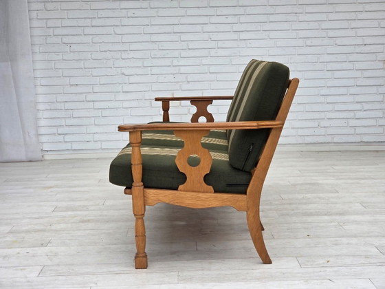Image 1 of Deense driezitsbank uit de jaren 70, bekleed met groene meubelwol en gemaakt van massief eikenhout.