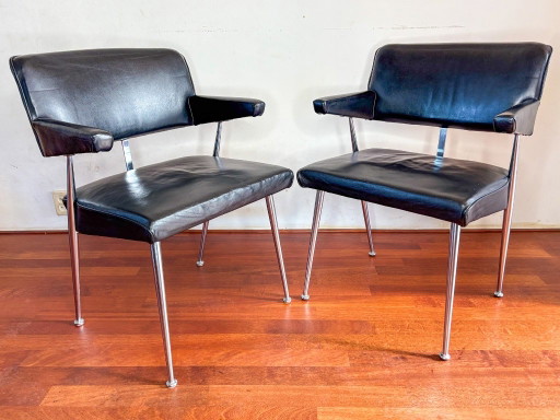 2x Artifort Model 030 - 1964 - Herman Bakker - Sedia da pranzo Hotel Cocagne Eindhoven – eetkamerstoelen, Leather, Metal