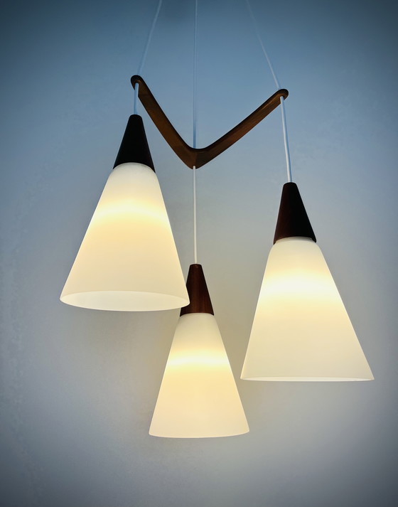 Image 1 of Louis Kalff - Philips - Calici opalini e pendente boomerang in teak