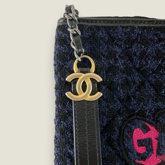 Clutch Chanel Gabrielle in tweed e pelle di vitello (photo 10 of 25)