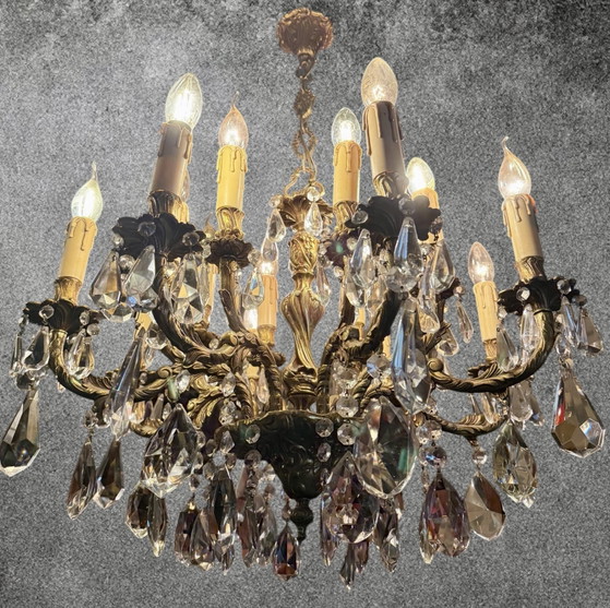 Imposant lustre ancien de style Louis XV/rococo, richement orné de cristaux magnifiquement taillés. – Bronze (photo 7 of 12)