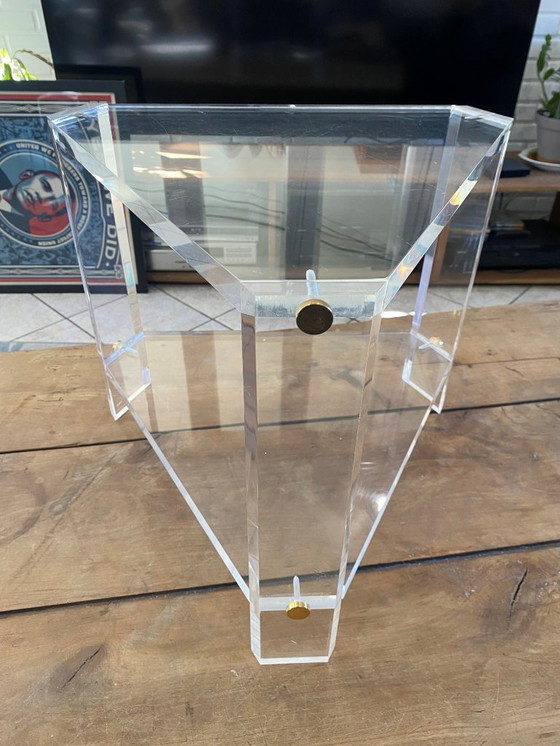 Image 1 of Table basse bout de canapé triangulaire plexiglas altuglas style David Lange vintage années 70