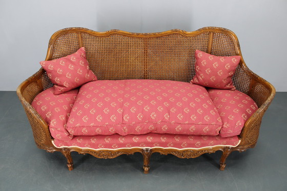 Image 1 of Antico divano intagliato con sponde a canne, Cecoslovacchia