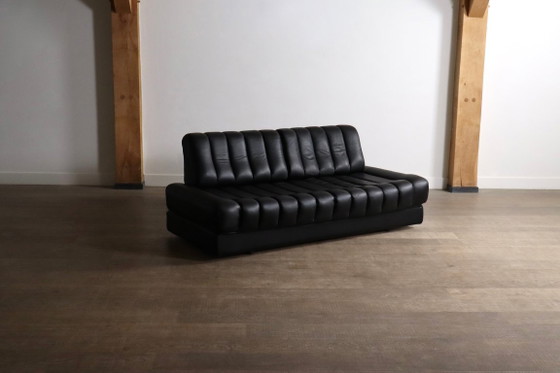 De Sede DS-85 slaapbank in zwart leer, Zwitserland, jaren 60 – 2 zitsbanken, Leather (photo 6 of 13)
