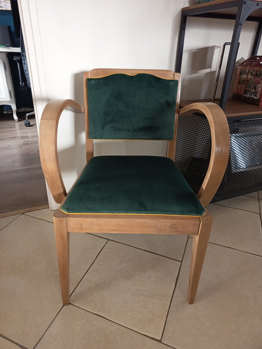 Brugstoel volledig gerestaureerd door stoffeerder.