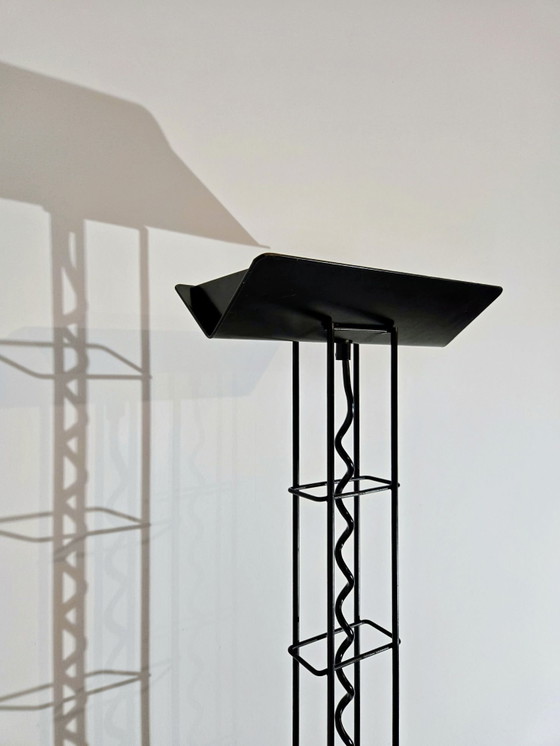 Lampada da terra alogena postmoderna vintage (Anni '80) - Stile italiano – Lampade da terra, Metallo (photo 2 of 12)