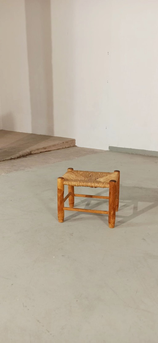 Taburete bajo vintage, madera y mimbre