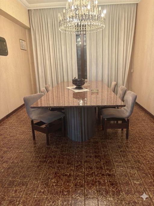 Monumental Brutalist Dining Table in Rosa Porrino Granite & Cast Aluminum by Max Papiri – eettafels, Marble