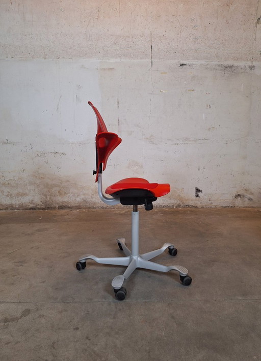 Silla de oficina HAG Capisco Puls 8010