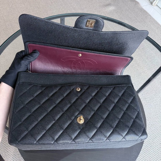 Image 1 of Chanel Classic Flap Maxi - Caviar Double Flap 33CM Gesteppt Schwarz Goldbeschläge