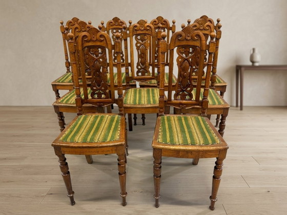 Image 1 of Set van 9 eetkamerstoelen in renaissance-revivalstijl, gesneden hout, Tsjechoslowakije, begin 20e eeuw