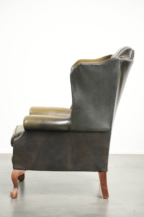 Stoere vintage rundleren chesterfield oorfauteuil in een tijdloze groene kleur – Leather (photo 5 of 13)