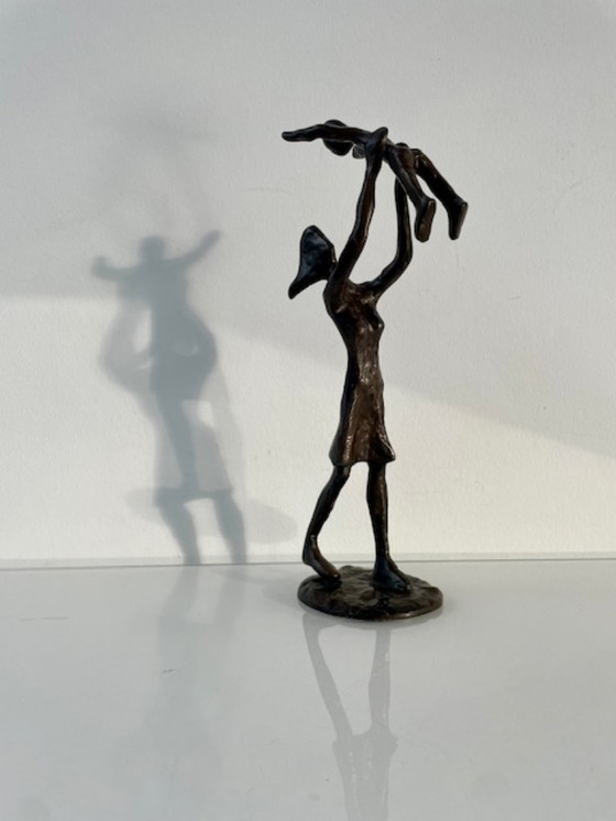 Image 1 of Bronze statue of mother and child – modern and expressive