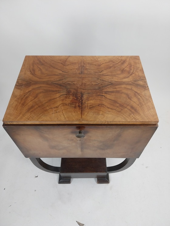 Image 1 of 1 mueble bar art déco de los años 30, chapa de nogal, 84 cm de alto.