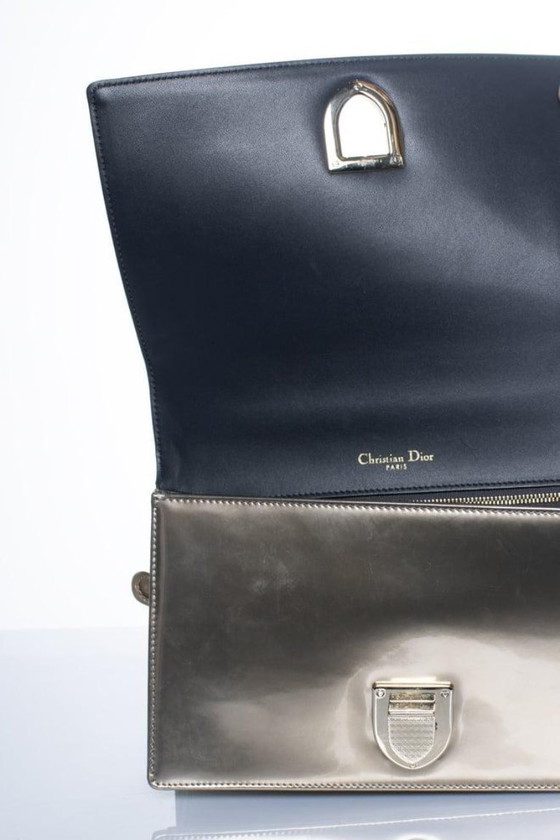 Image 1 of Borsa a tracolla Christian Dior, modello Diorama metallizzato