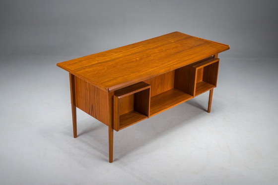 Image 1 of  Dänischer Teakholz-Schreibtisch von Peter Lovig Nielsen für Hedensted Mobelfabrik, 1972