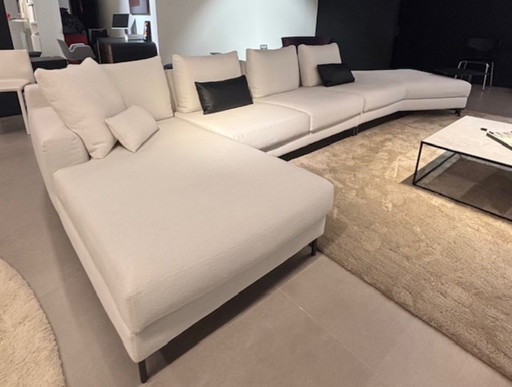 NEVADA IS DESIGNED TO ACT AS A LINK BETWEEN TRADITION AND THE CONTEMPORARY.   SHAPES BECOME LESS STRUCTURED AND SOFTER, MORE WEL