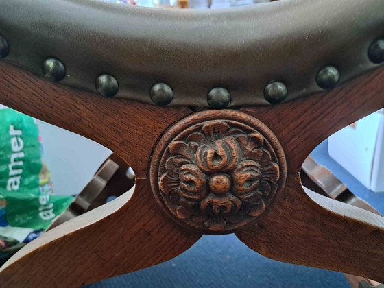 Sedia antica Dagobert, in stile Savonarola, con rivestimento in pelle. – Sedie e poltrone, Leather, Wood (photo 5 of 5)