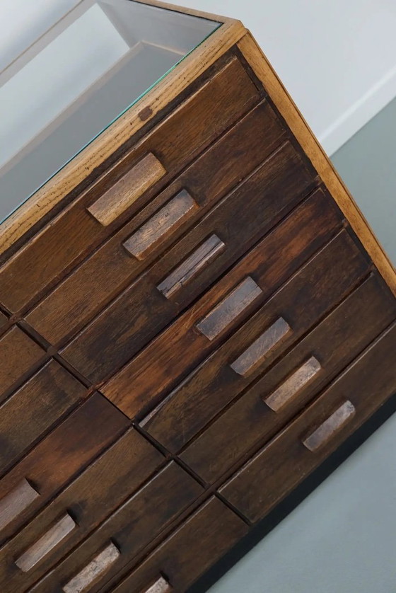 Image 1 of Antiker deutscher Ladentisch aus Eiche / Kurzwarenschrank / Vitrine, ca. 1950