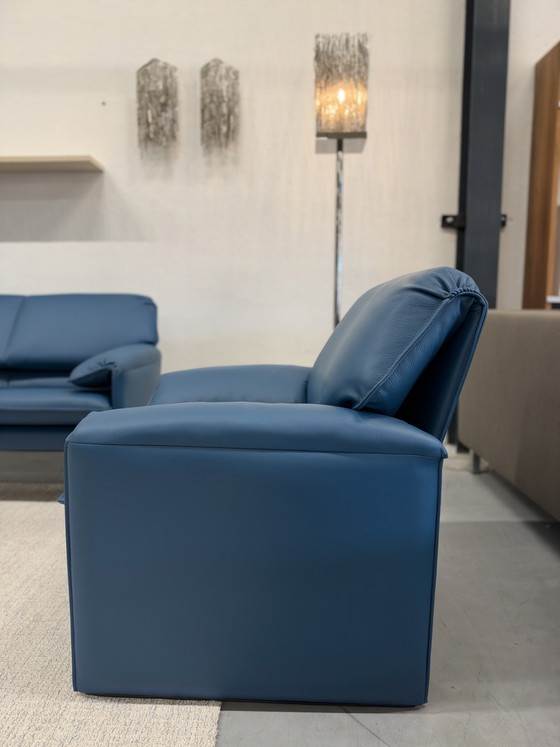 Leolux Bora Beta armchair blue leather, Modern (photo 6 of 7)