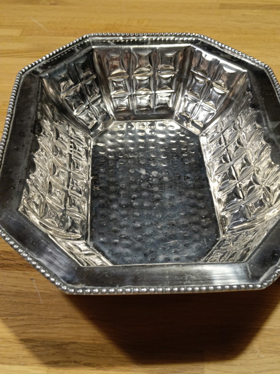 Image 1 of Vintage achthoekige metalen fruitschaal | Decoratief middelpunt in mid-century stijl