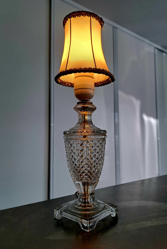 Image 1 of Lampe de table en verre taillé en diamant