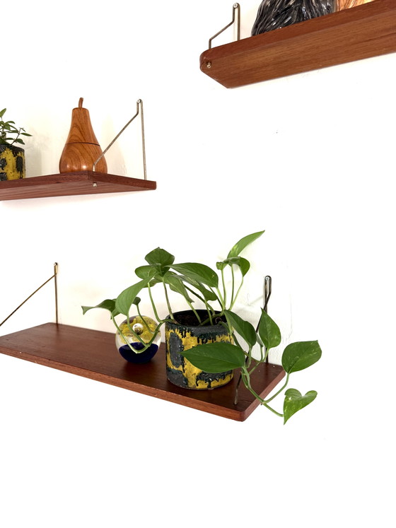 Set of 3 Danish teak & brass wall shelves ‘60 – Shelving unit, Wood (photo 7 of 10)