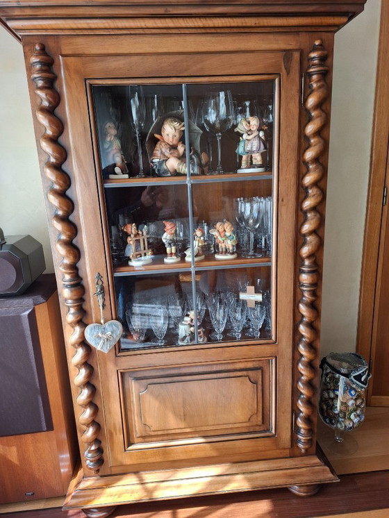 Image 1 of Vetrina in noce francese 