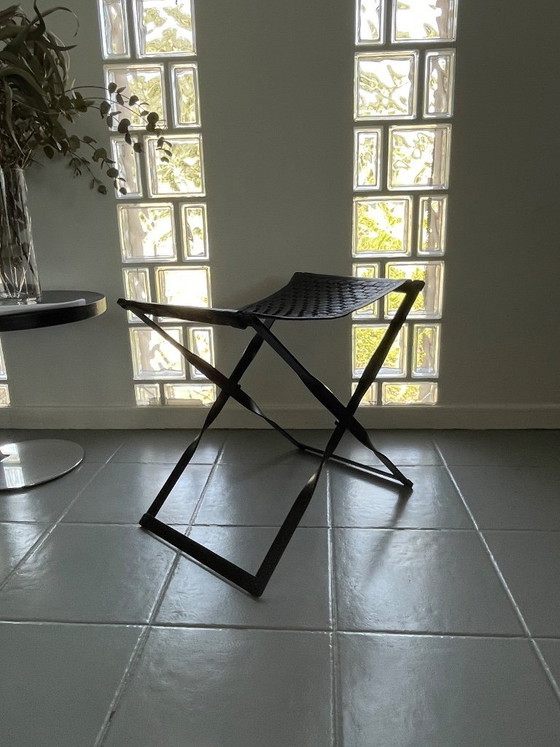 Image 1 of Tabouret haut pliant / taburette en métal et cuir tressé