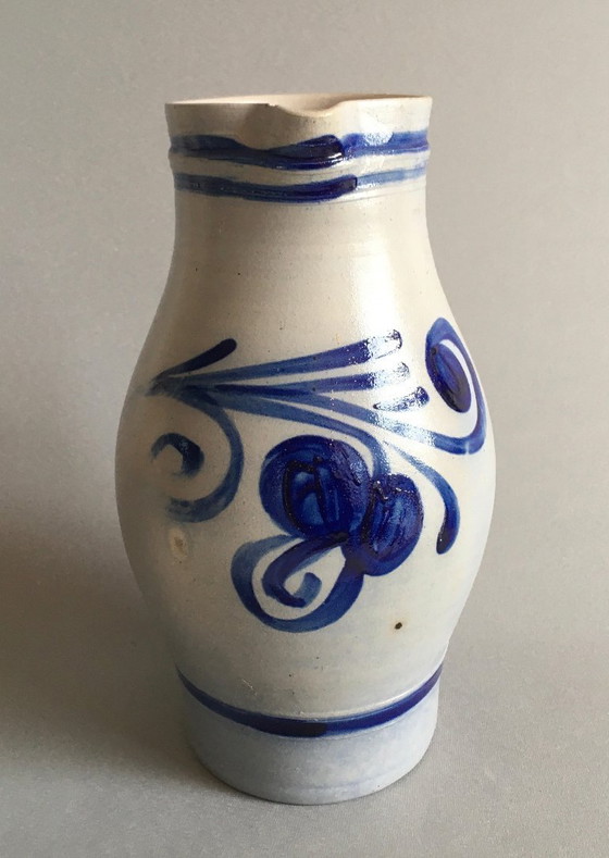 Image 1 of Grand pichet à eau de Cologne ancien en grès salé