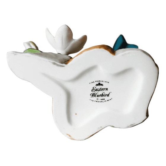 Image 1 of Vintage Franklin Mint Birds and Blossoms vogelbeeldje Eastern Bluebird porselein 1986