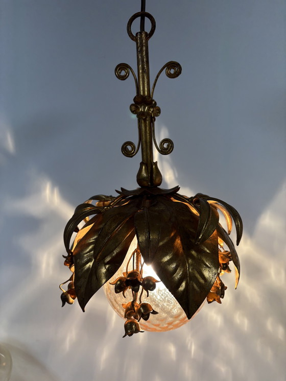 Image 1 of Lampada a sospensione placcata oro, a forma di campanelle di glicine. Disegnata da Banci Firenze negli anni '60.