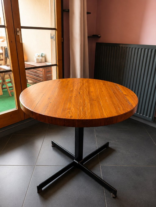 Tafel in het Hôtel des Trois Arcs door Charlotte Perriand, 1967-1968 – bijzettafels, Wood