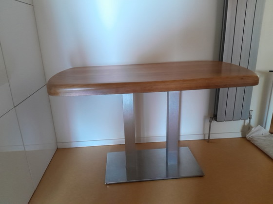 Mesa de comedor de roble con patas de metal. – Mesas de comedor, Wood (photo 5 of 6)