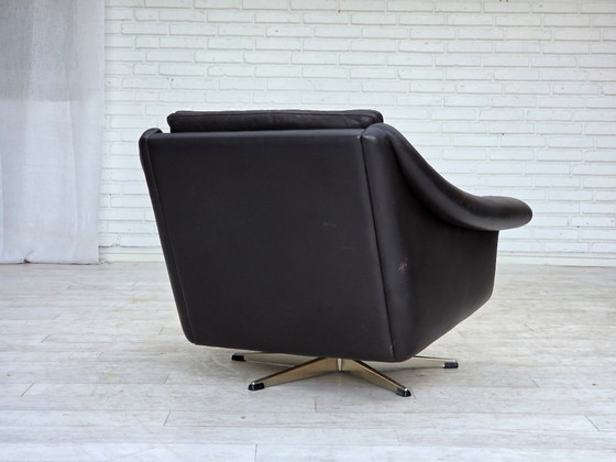 Image 1 of Deense draaibare fauteuil uit de jaren 60 van Aage Christensen, meubelleder.