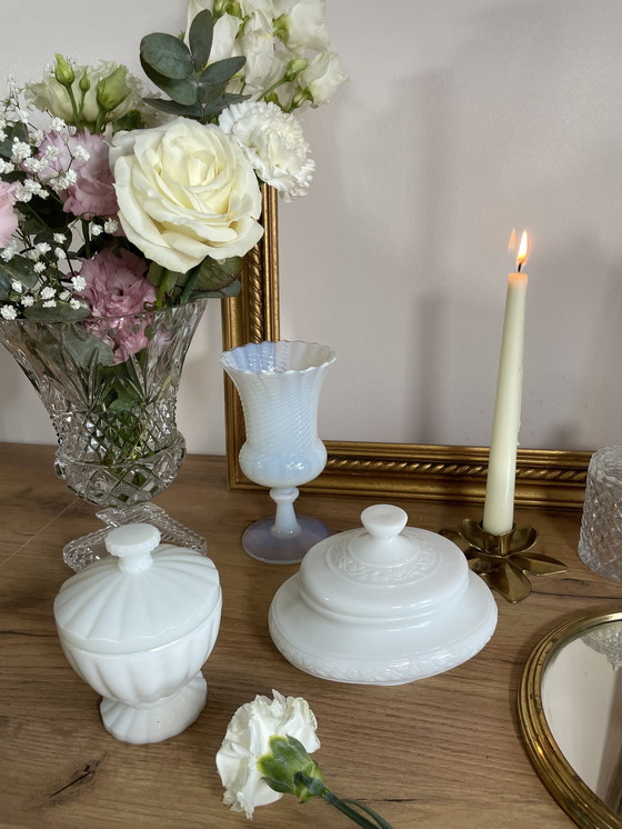 Image 1 of Bonbonnière vintage opaline 