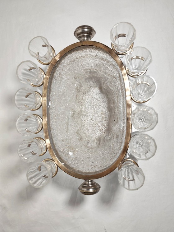 Image 1 of Secchiello per il ghiaccio in vetro con dodici bicchieri. Spagna, anni '40.