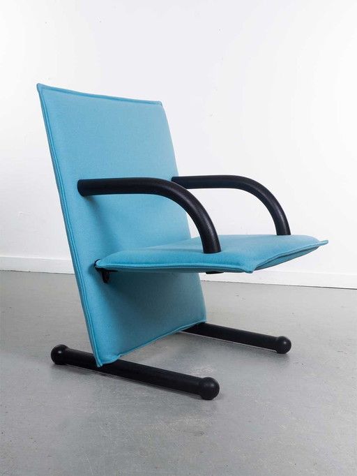 Sillón T-Line azul claro recién tapizado – Burkhard Vogtherr – Arflex