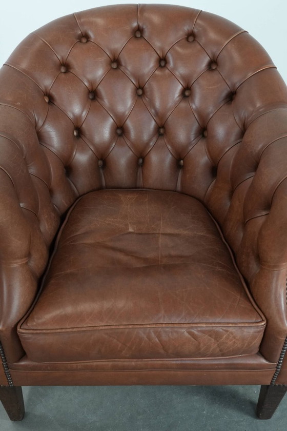 Image 1 of Poltrona Chesterfield in pelle in stile inglese con borchie decorative