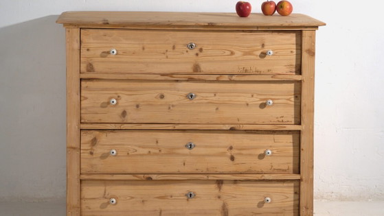 Chest of drawers in stripped pine – Central Europe, circa 1920 – Wood, Ceramic, Rustic (photo 3 of 40)
