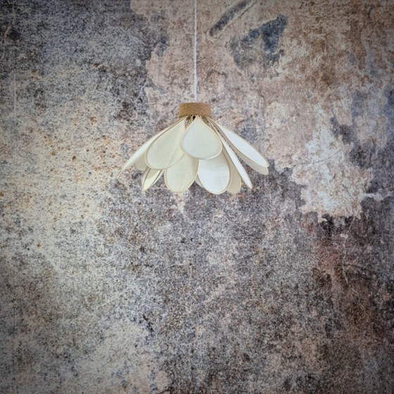 Image 1 of Hanging flower, Iris model, 16 petals in rattan and fabric (customizable shade)