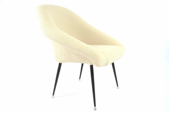 Image 1 of Beige bouclé kuipstoel