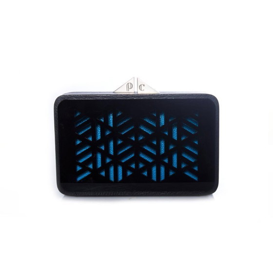 Image 1 of Poupee Couture/Rula Ghalayini, pochette in pelle con filtri colorati in un motivo semipermeabile.