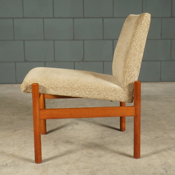Image 1 of Conjunto de salón danés: dos sillones con mesa pequeña – década de 1970