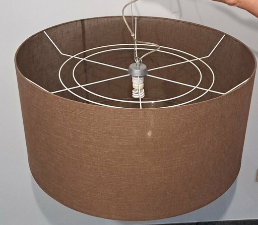 Großer Lampenschirm aus braunem Stoff, zylinderförmig