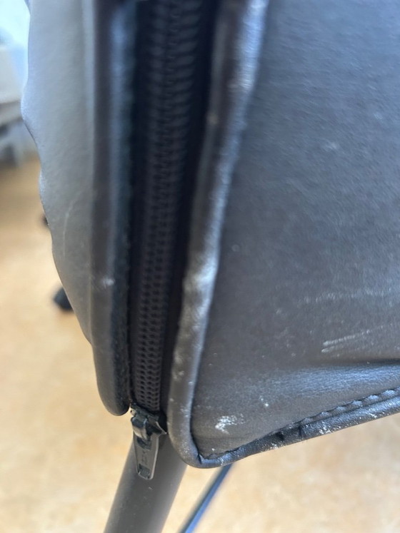 Image 1 of 2 fauteuils Montis Charley en cuir noir et 1 pouf noir