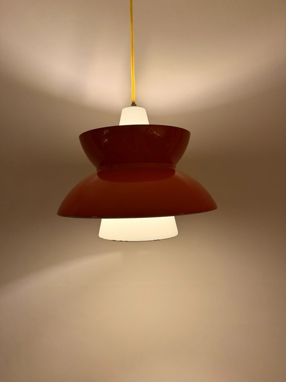 Image 1 of Suspension rouge vintage Louis Poulsen Doo-Wop : luminaires scandinaves modernes du milieu du XXe siècle, style danois.