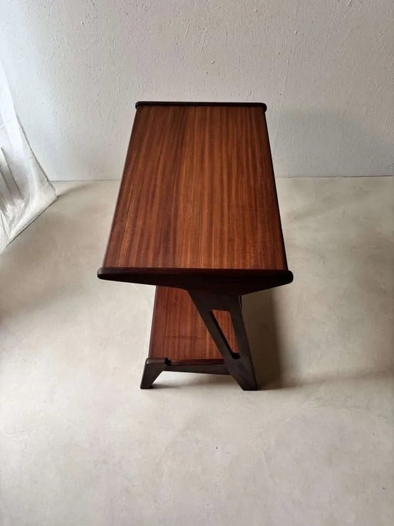 Image 1 of Tavolino laterale in teak dalla forma organica degli anni Sessanta